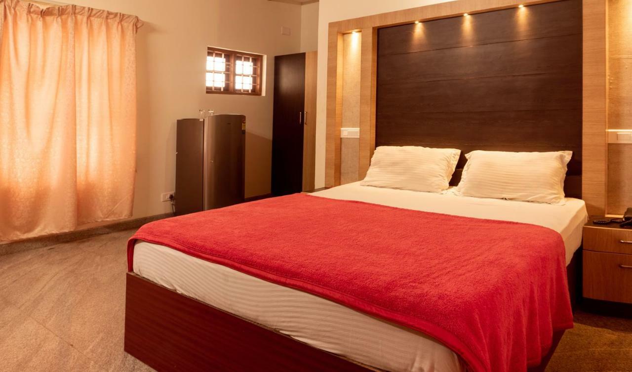 Aramana Holiday Inn Alappuzha Exterior foto
