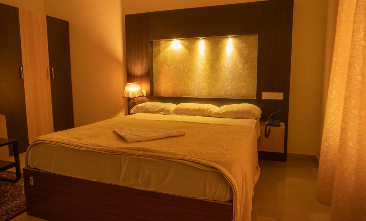 Aramana Holiday Inn Alappuzha Exterior foto